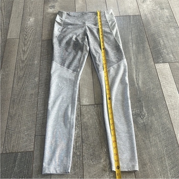 Outdoor Voices Size Small Gray High-Waisted Leggings. - Picture 7 of 8